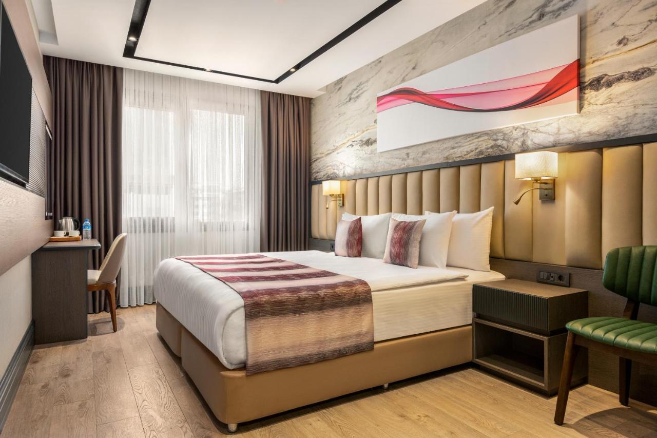 Hotel Ramada By Wyndham Istanbul Umraniye Exterior foto