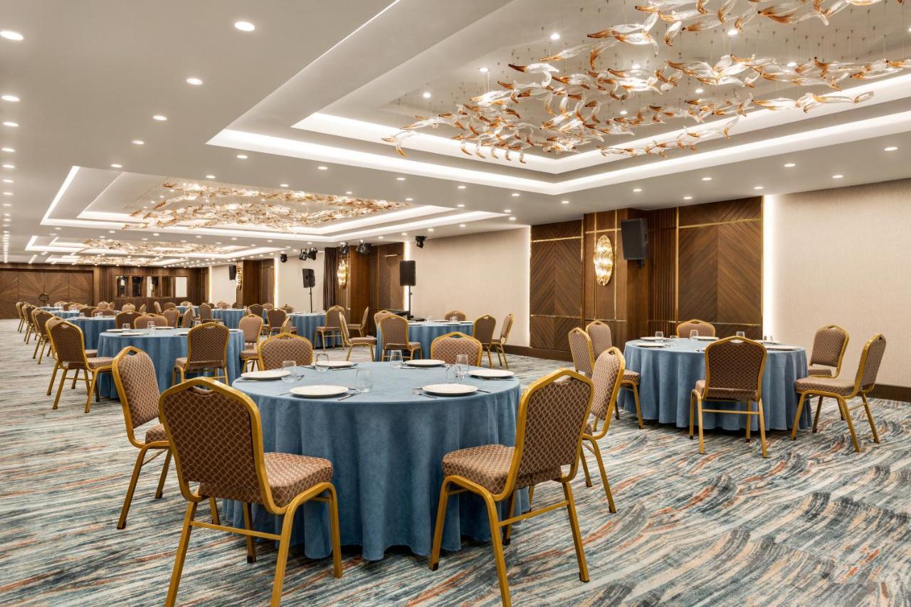Hotel Ramada By Wyndham Istanbul Umraniye Exterior foto
