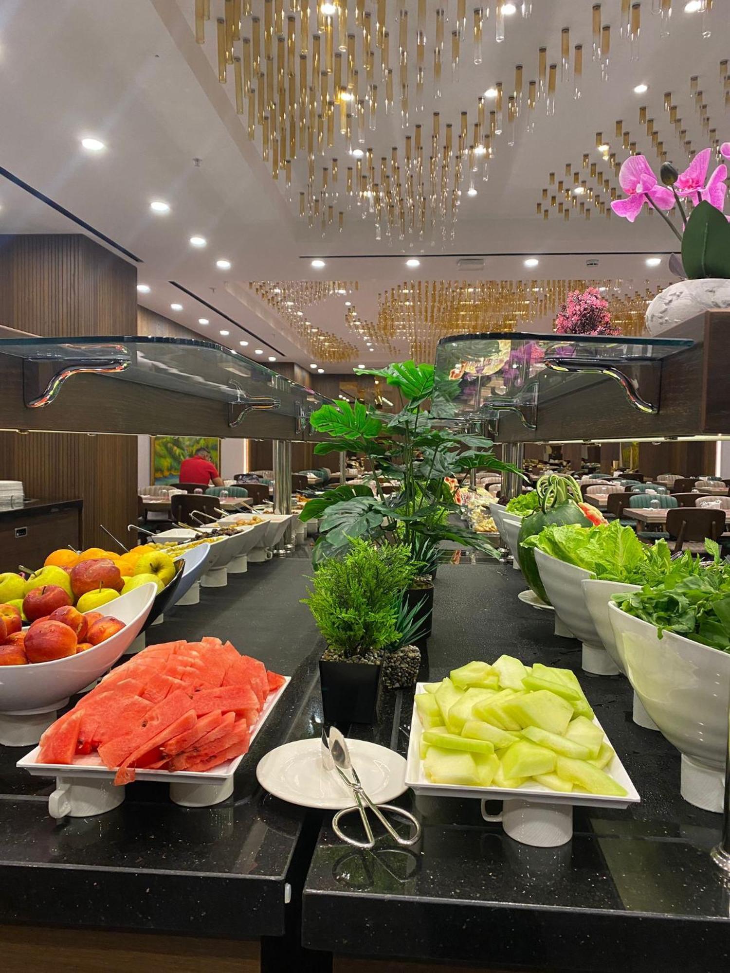 Hotel Ramada By Wyndham Istanbul Umraniye Exterior foto